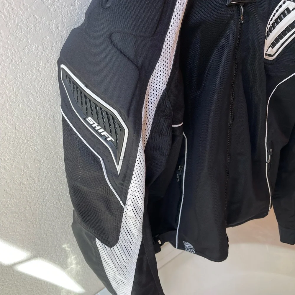 Shift Moto Racing - Picture 3 of 7